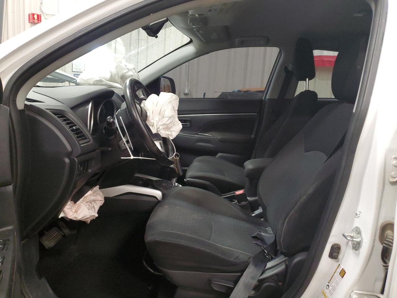 MITSUBISHI OUTLANDER SE