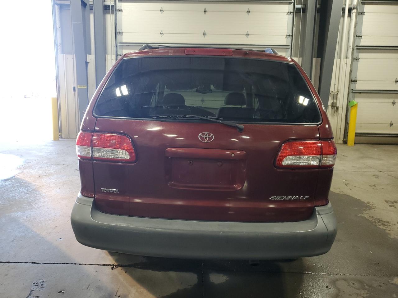 Lot #3283988853 2001 TOYOTA SIENNA LE