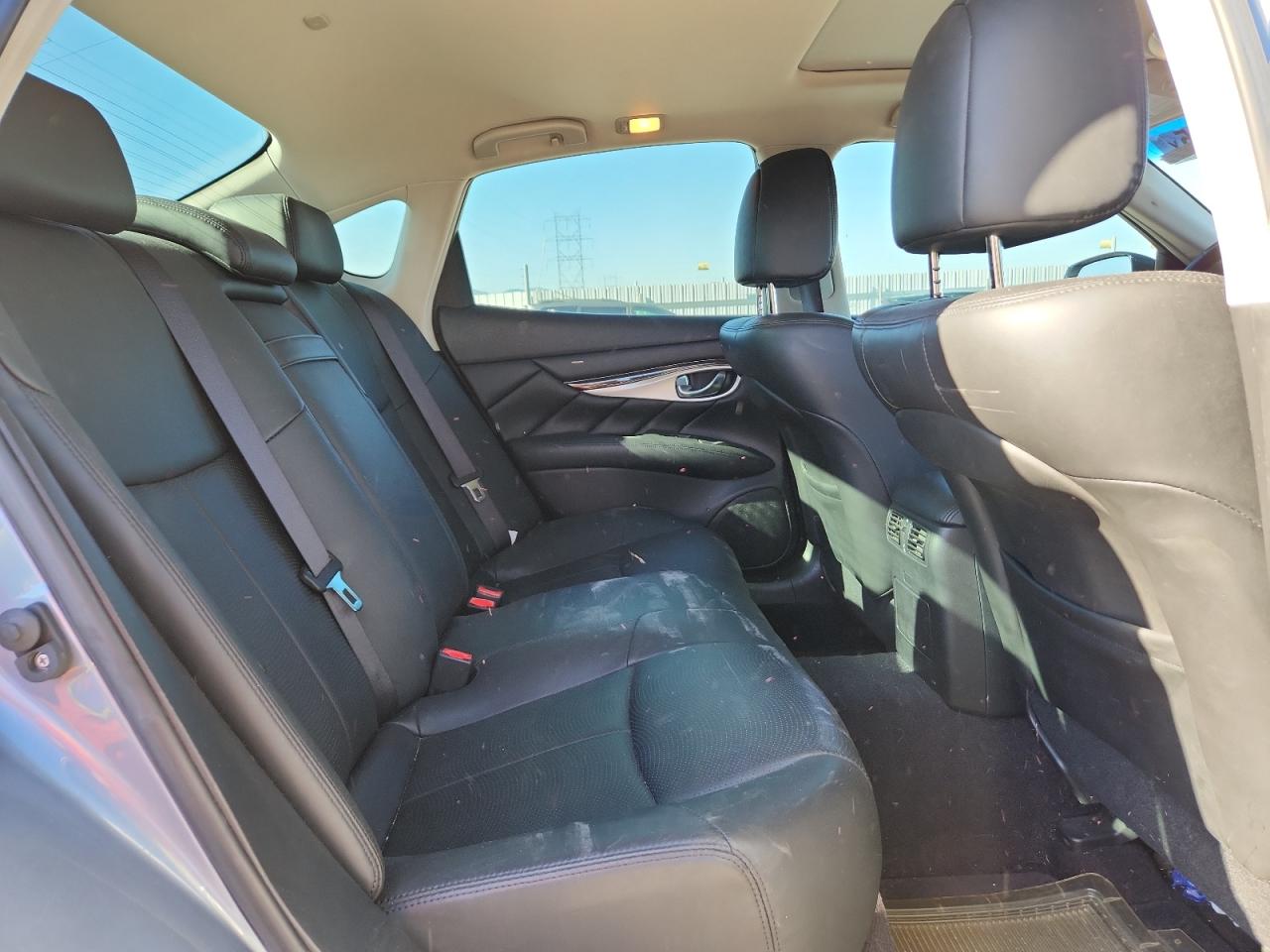 INFINITI Q70 3.7 LUXE