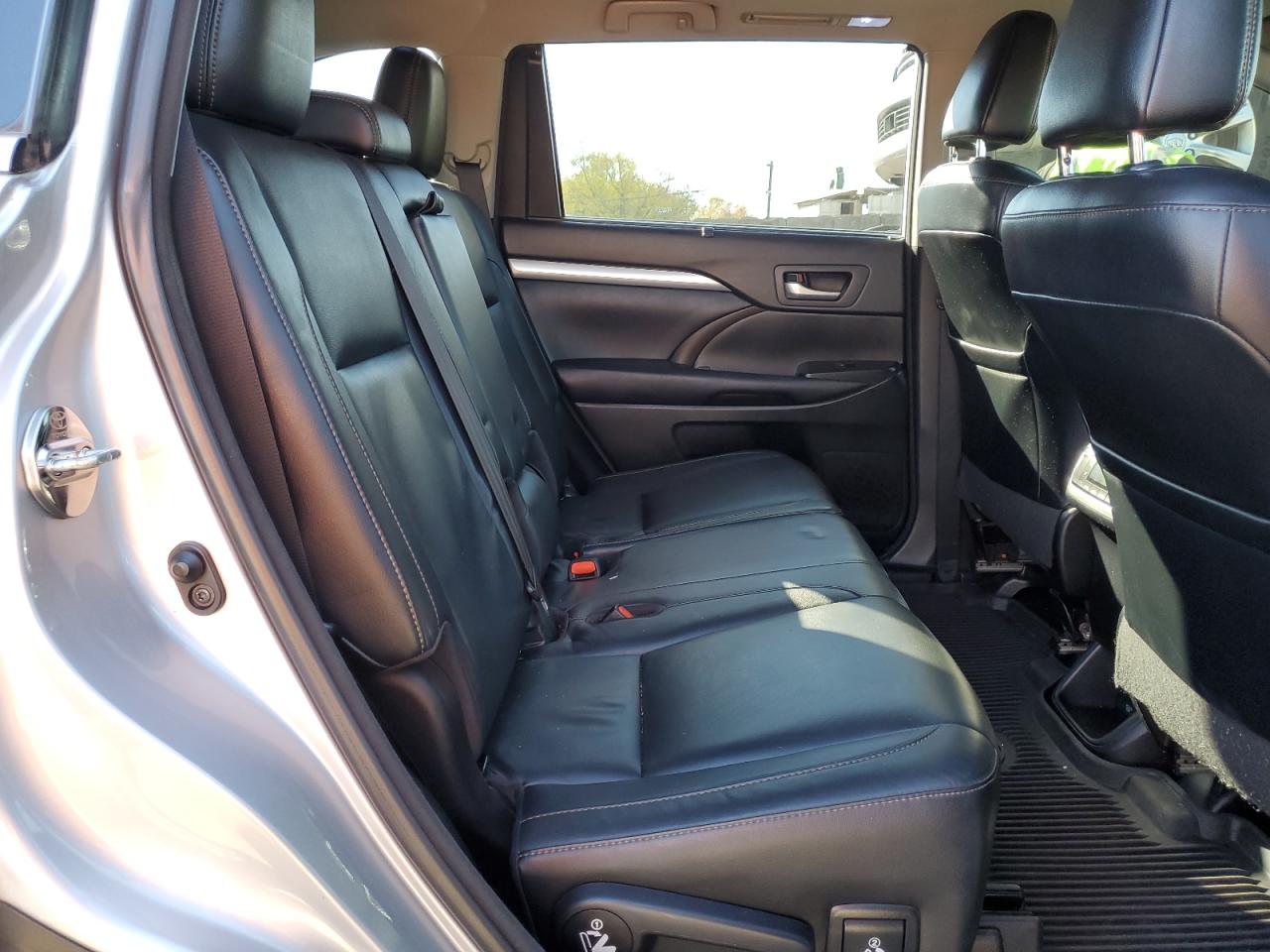 TOYOTA HIGHLANDER SE