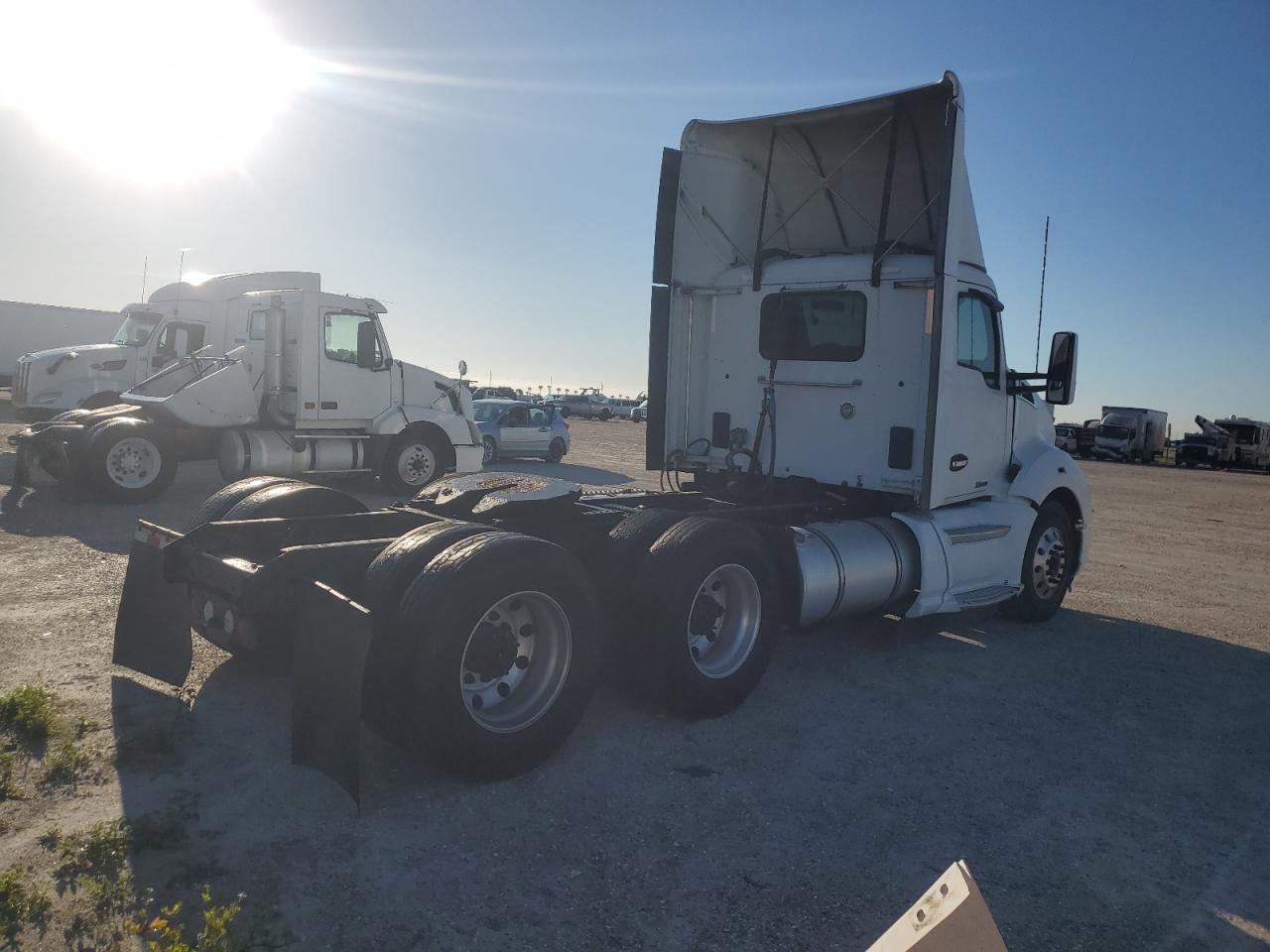 Lot #3263762123 2019 KENWORTH CONSTRUCTION T680