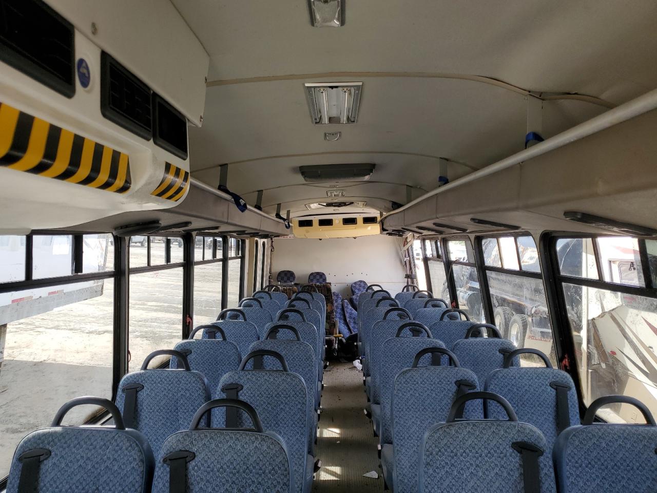 Lot #3268916262 2009 CHAR PASS BUS