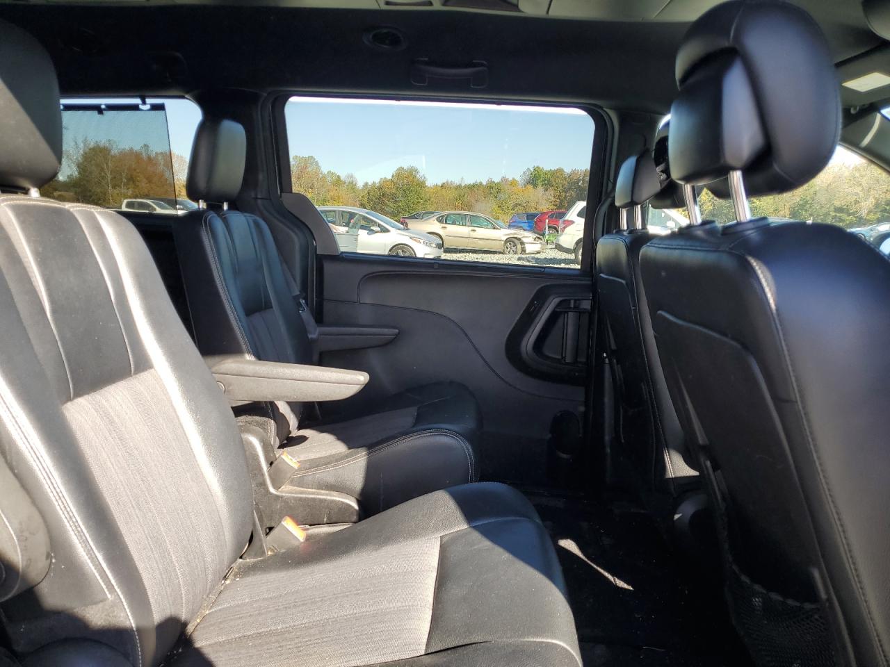 CHRYSLER TOWN & COUNTRY S