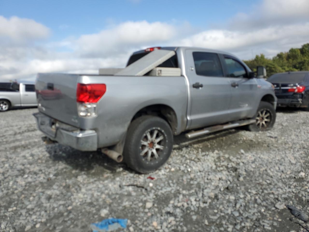 TOYOTA TUNDRA CREWMAX SR5