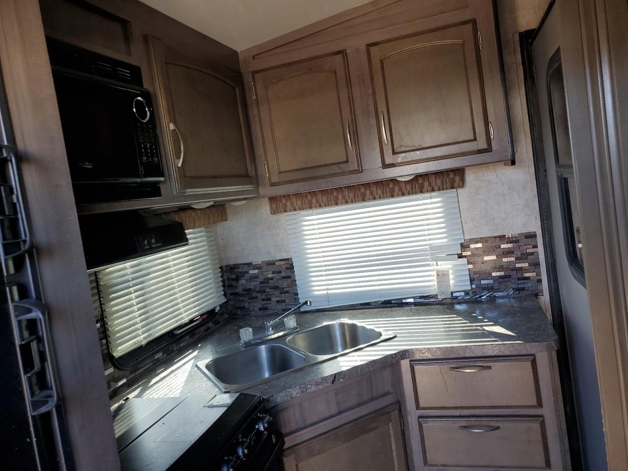 Lot #3281730895 2016 WINNEBAGO TRAVELTRLR