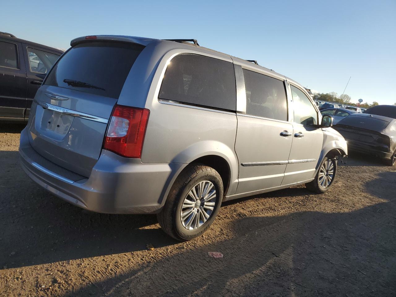 CHRYSLER TOWN & COUNTRY TOURING L
