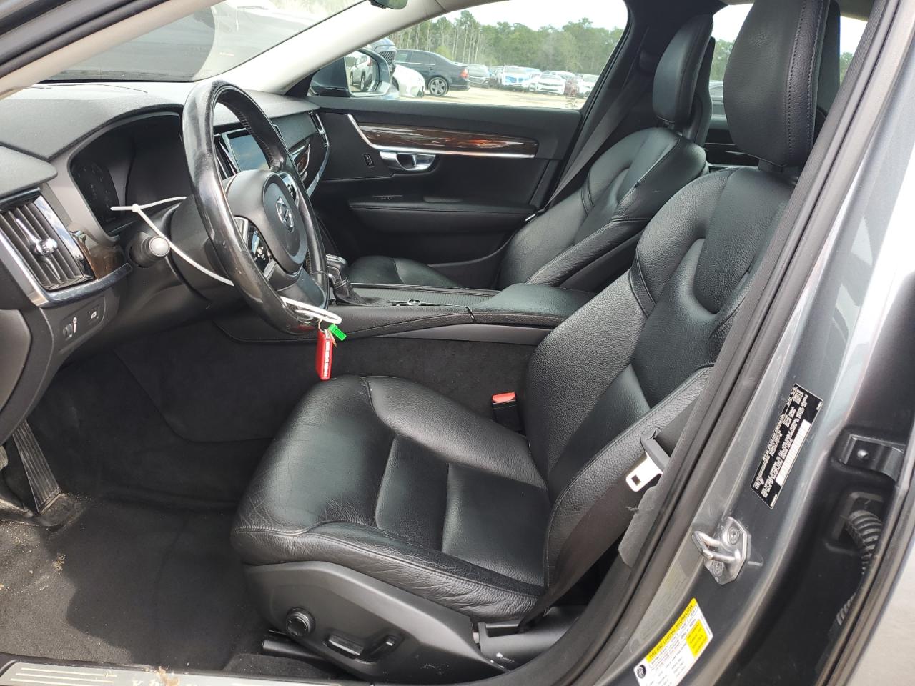 VOLVO S90 T5 MOMENTUM