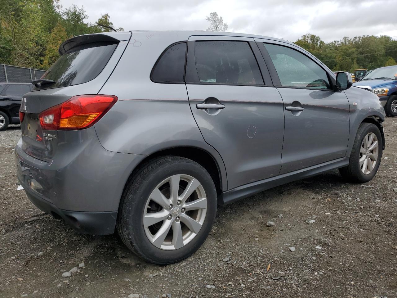 MITSUBISHI OUTLANDER ES