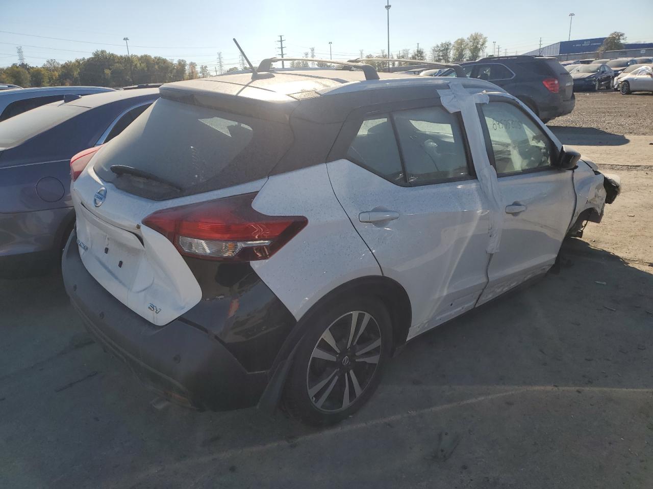 NISSAN KICKS SV