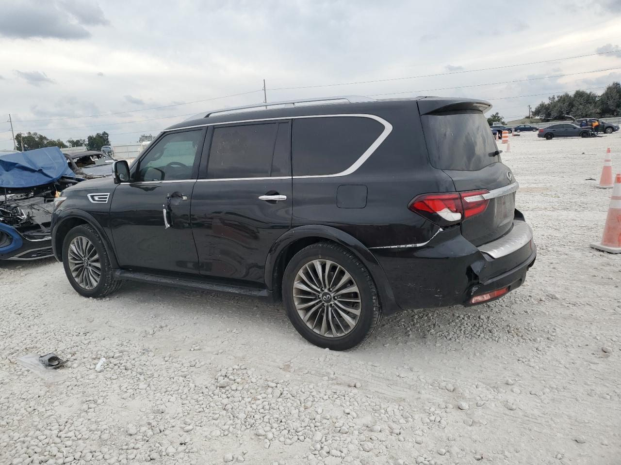 INFINITI QX80 BASE