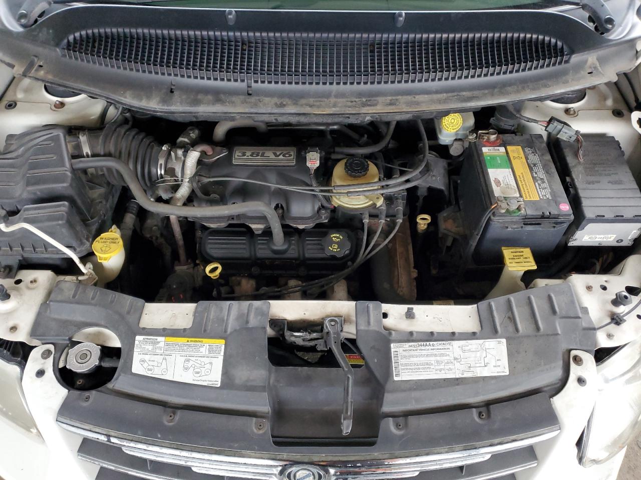 Lot #3270950965 2005 CHRYSLER TOWN & COU