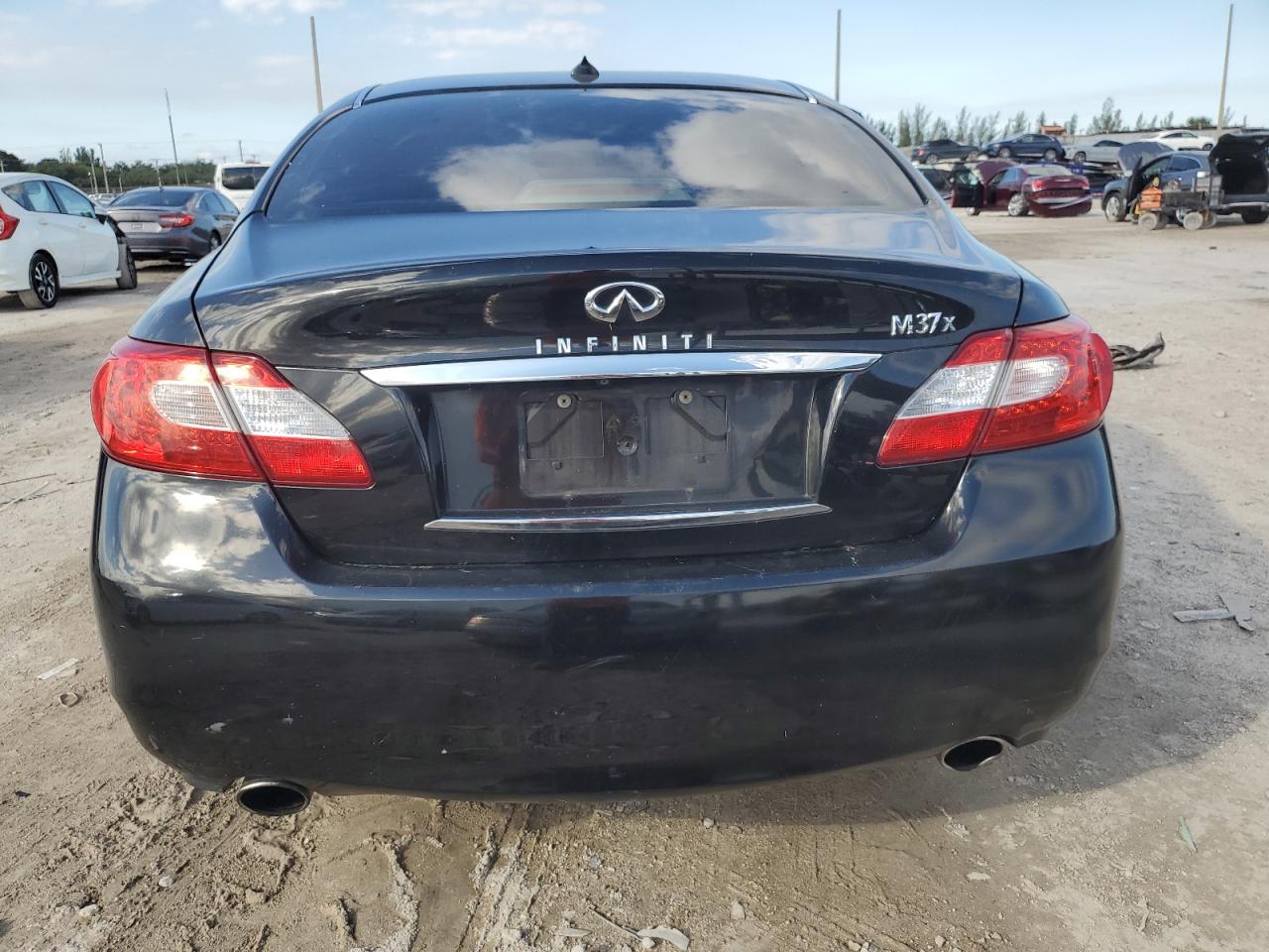 INFINITI M37 X