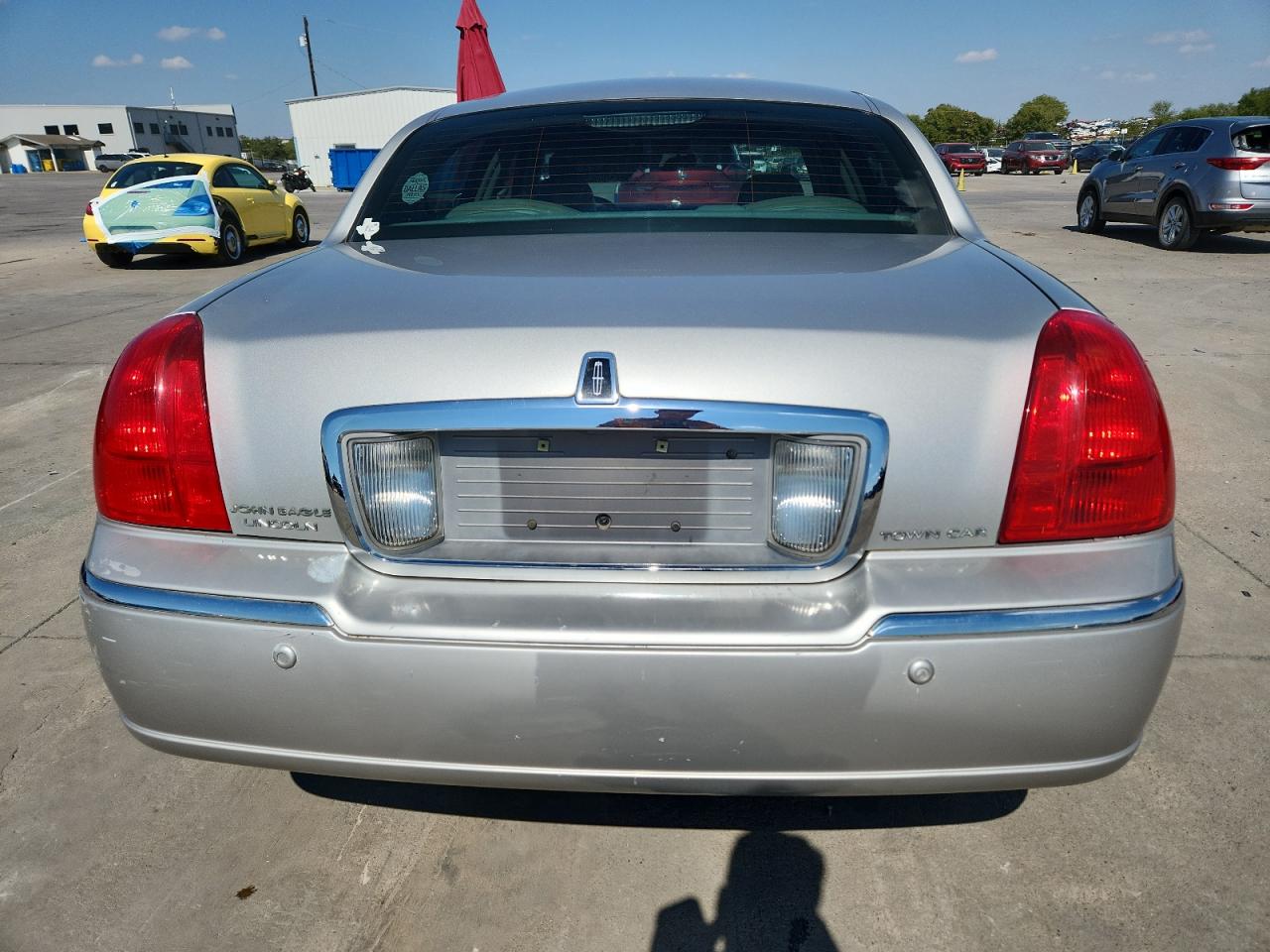 Lot #3280430144 2004 LINCOLN TOWN CAR E