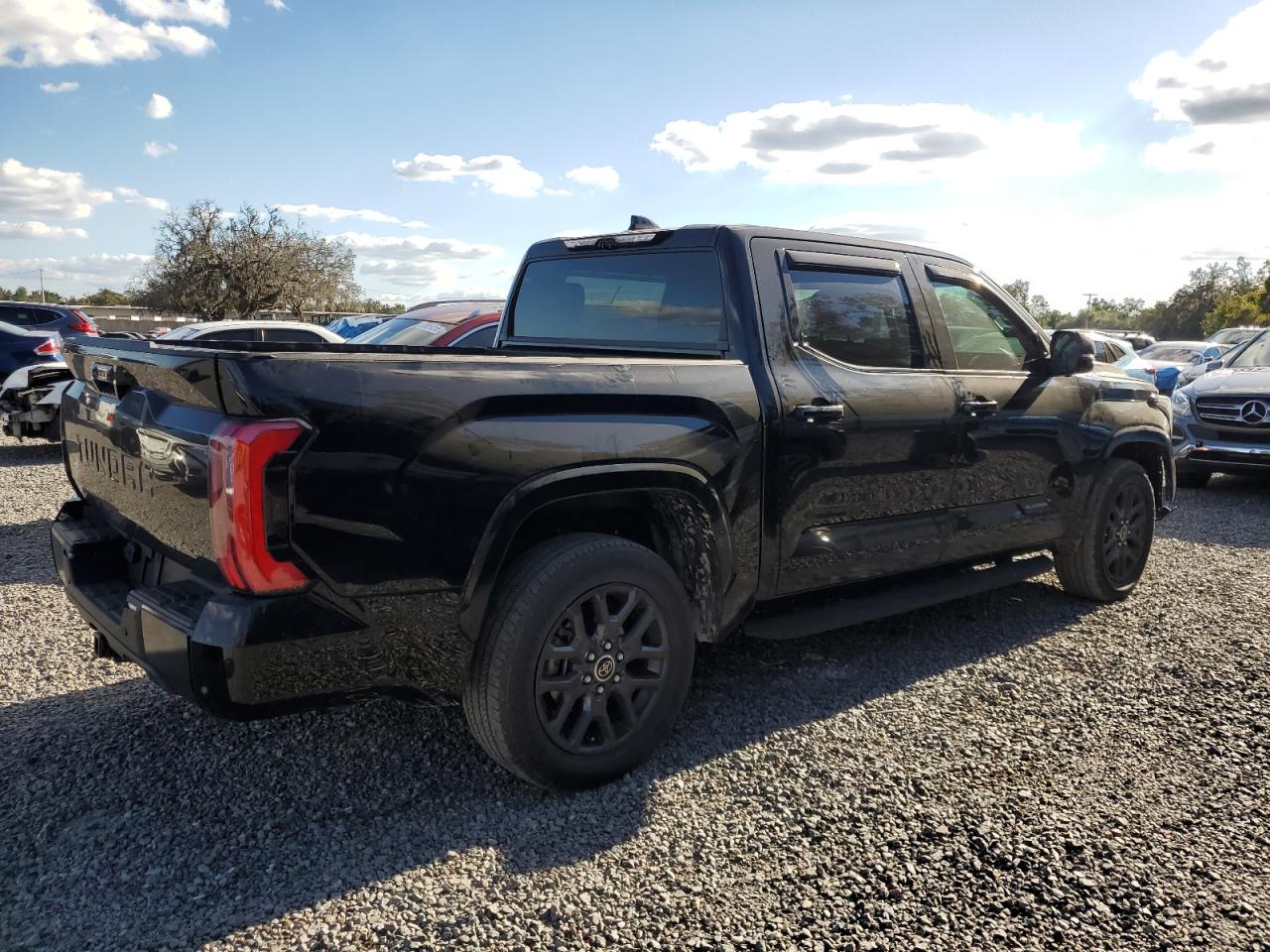 TOYOTA TUNDRA CREWMAX PLATINUM
