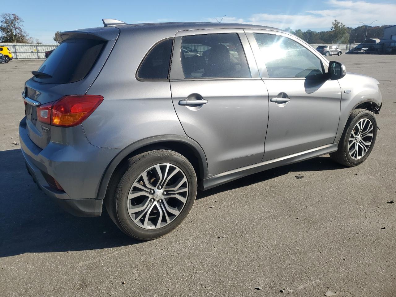MITSUBISHI OUTLANDER ES