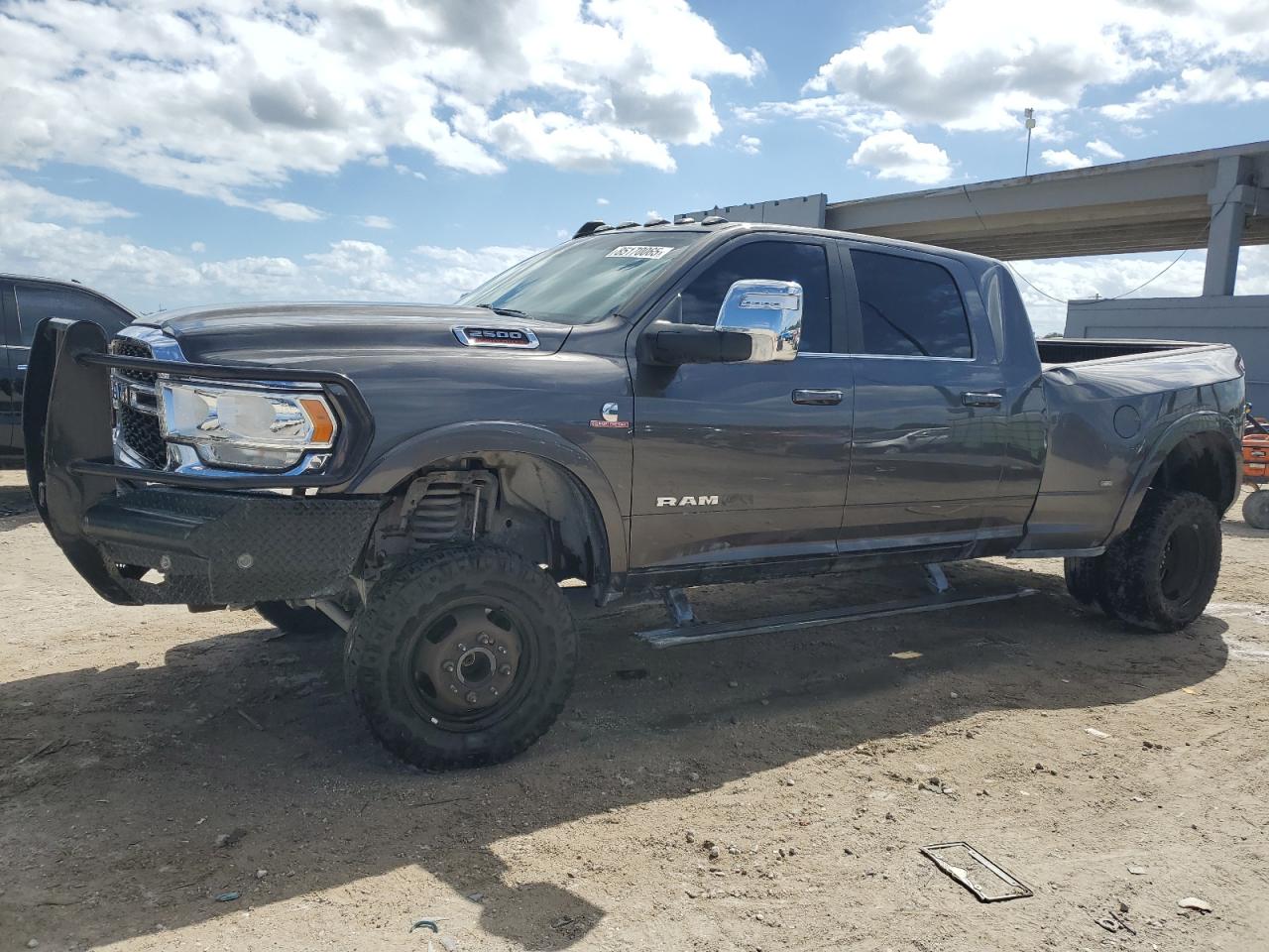 RAM 3500 LONGHORN