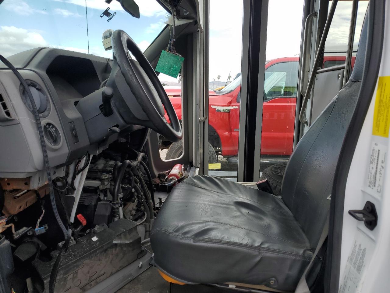 FORD ECONOLINE E450 SUPER DUTY CUTAWAY VAN