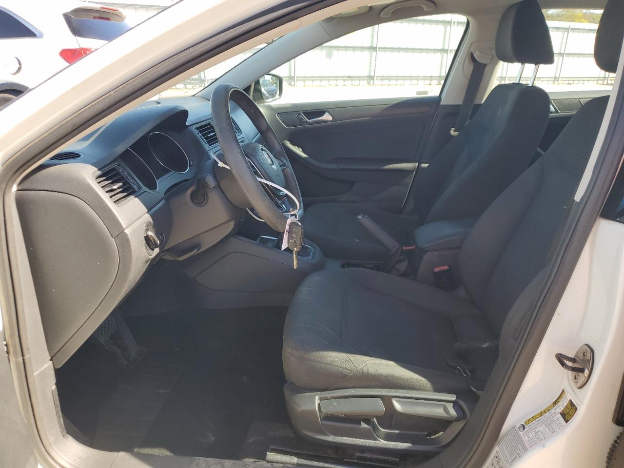 VOLKSWAGEN JETTA BASE