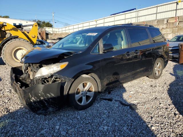 TOYOTA SIENNA LE