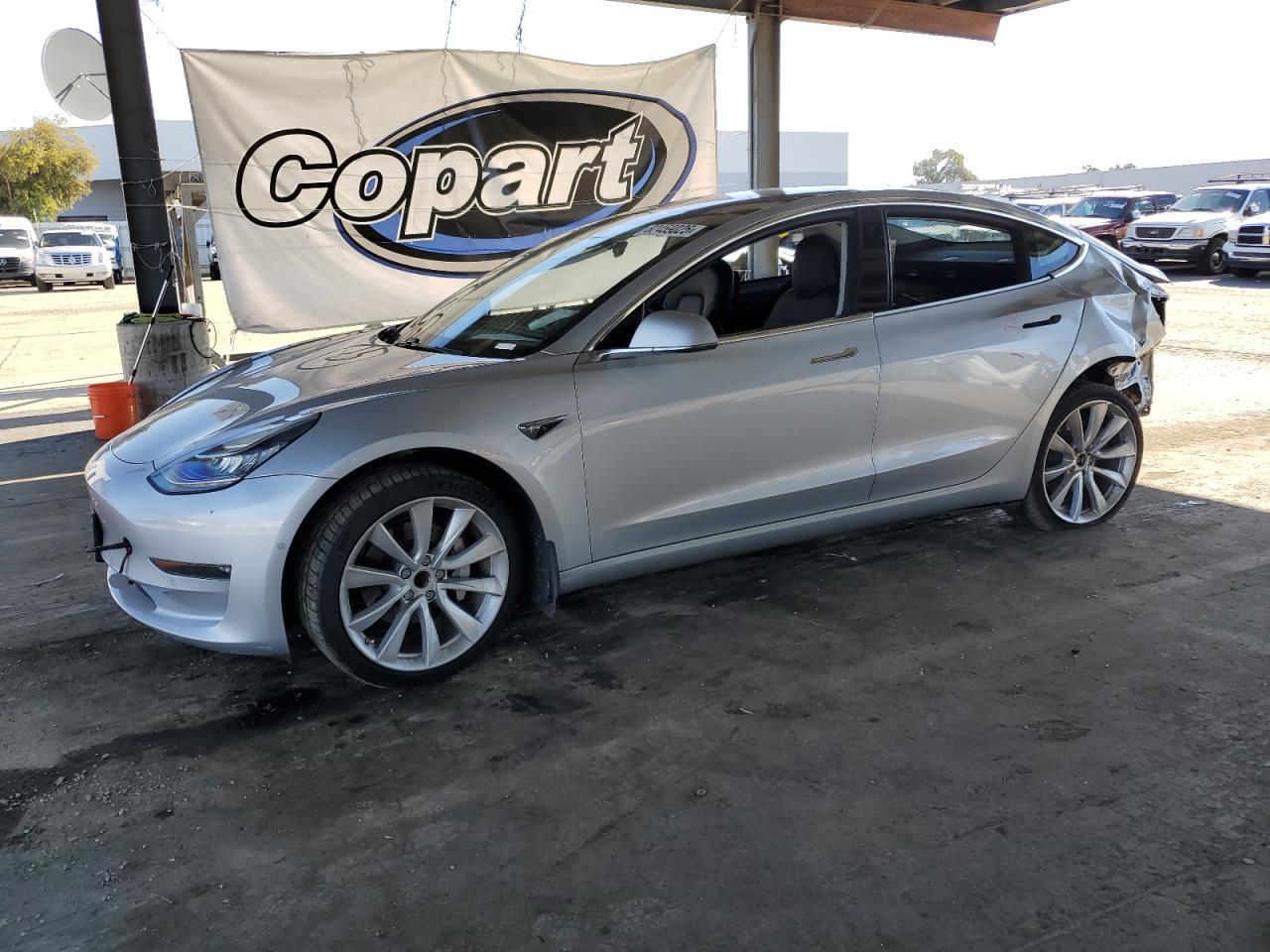 Lot #3304021626 2018 TESLA MODEL 3