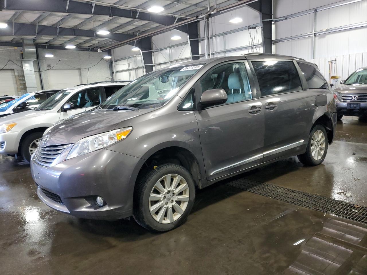 TOYOTA SIENNA XLE
