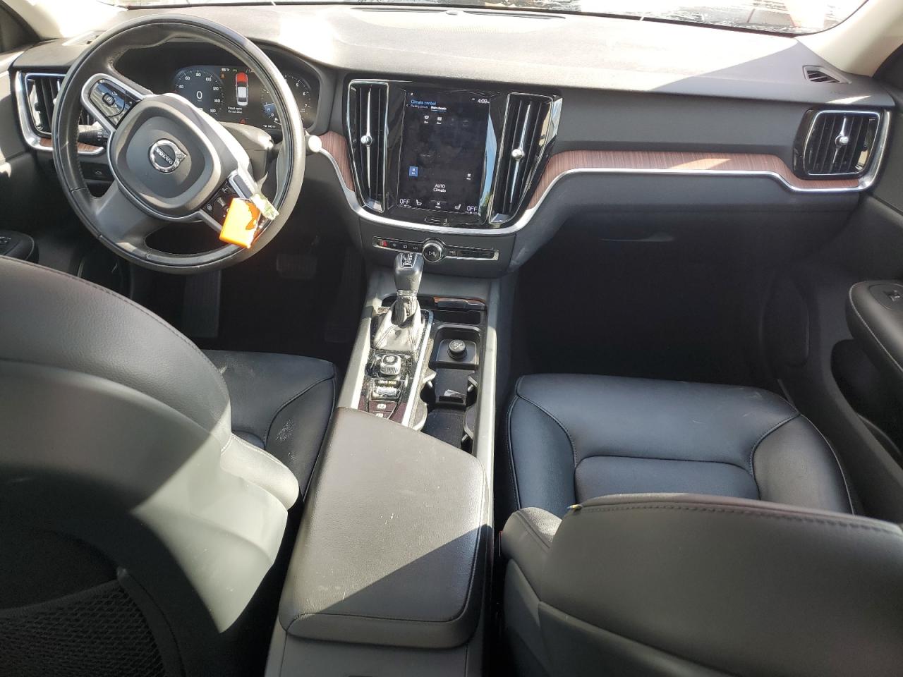 VOLVO S60 T5 MOMENTUM