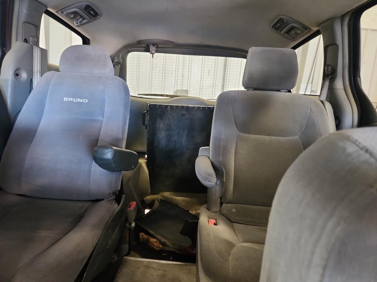 Lot #3287735192 2004 TOYOTA SIENNA CE