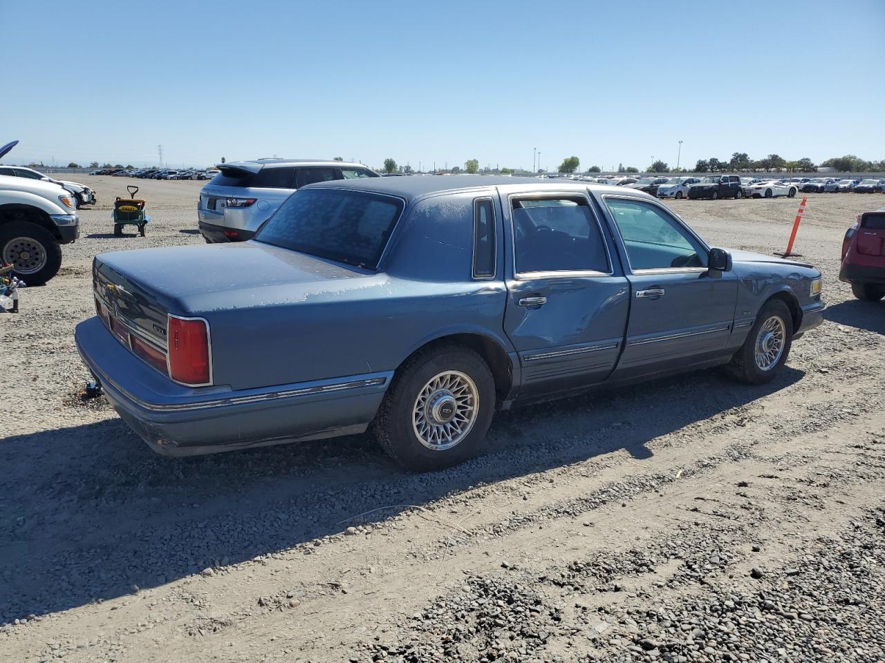 Lot #3305442168 1996 LINCOLN TOWN CAR E