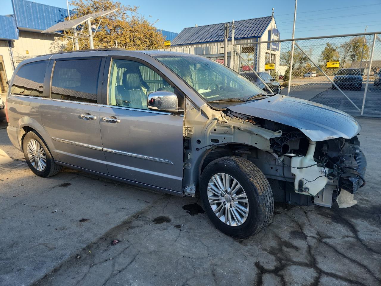 CHRYSLER TOWN & COUNTRY TOURING L