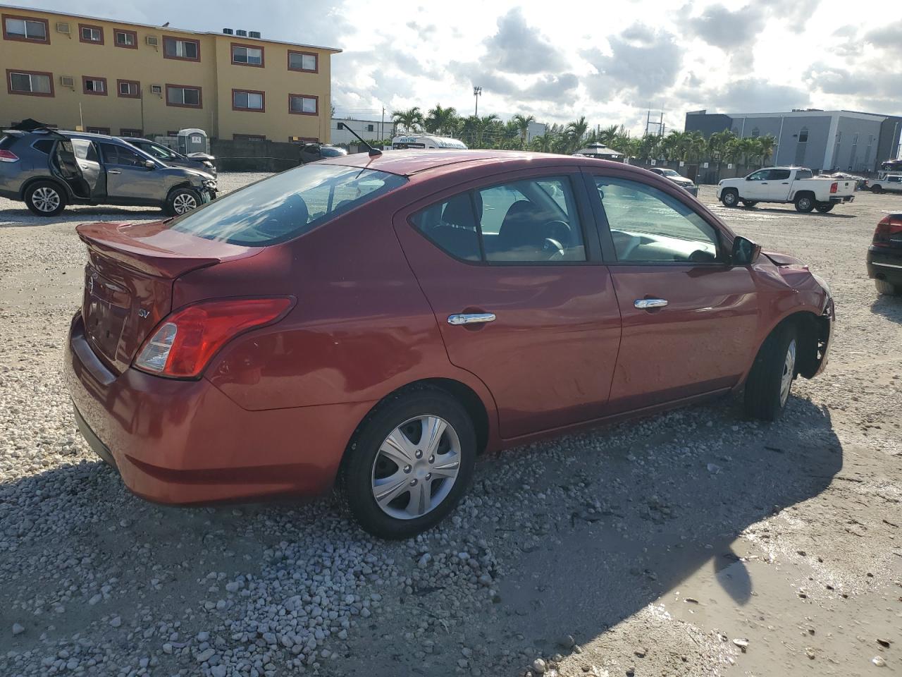 NISSAN VERSA S