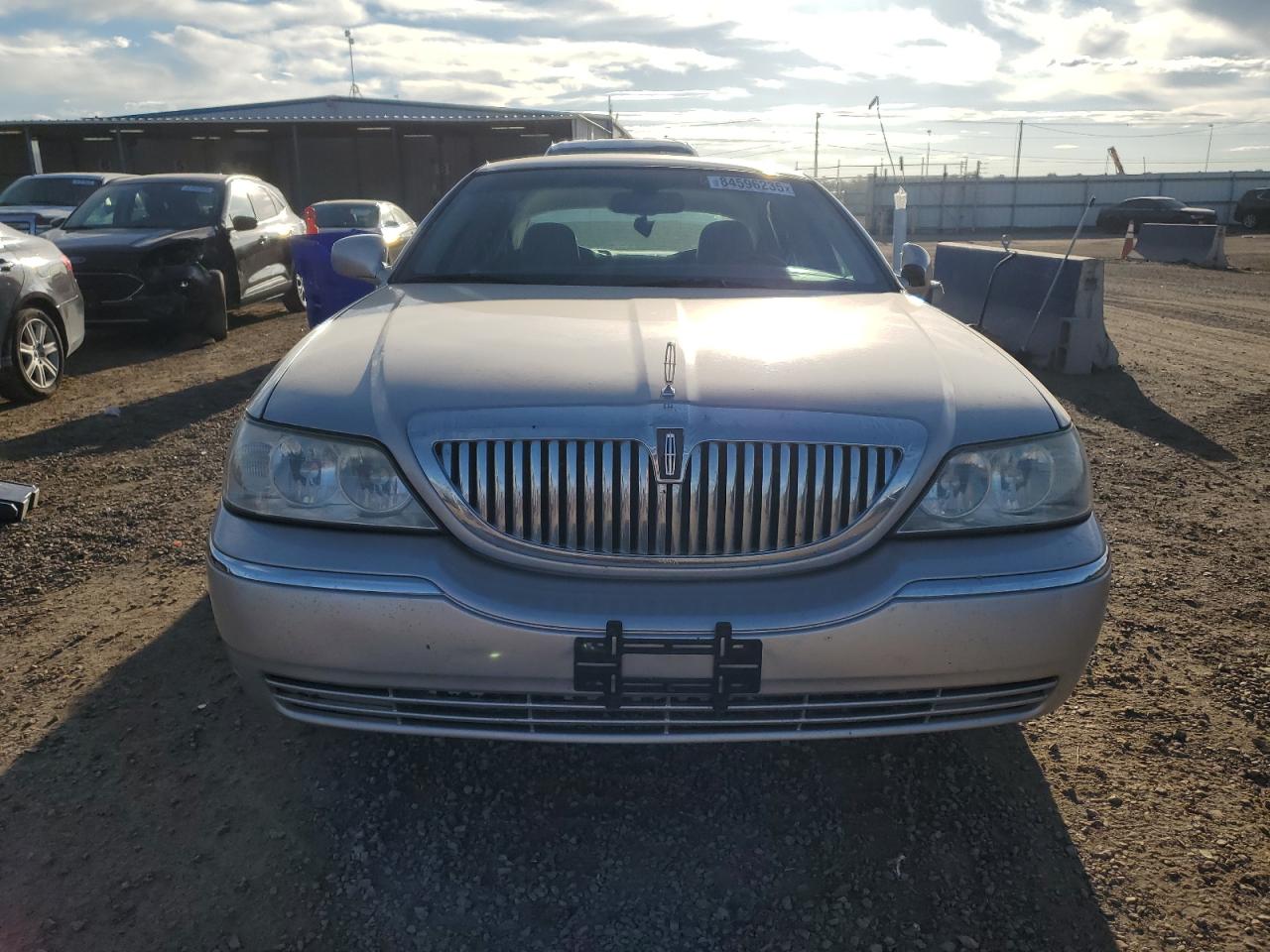 LINCOLN TOWN CAR SIGNATURE LIMITED