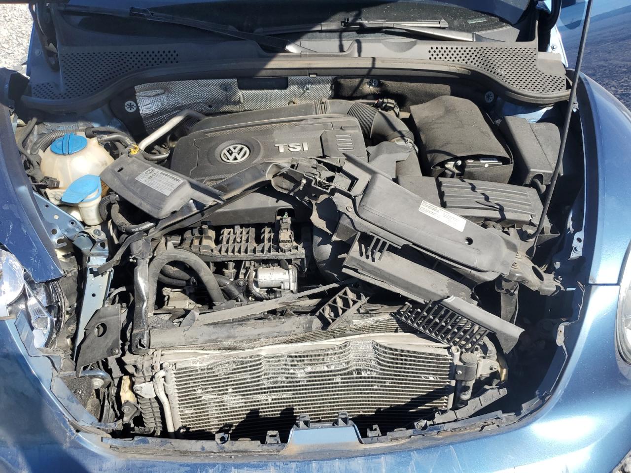 VOLKSWAGEN BEETLE SE