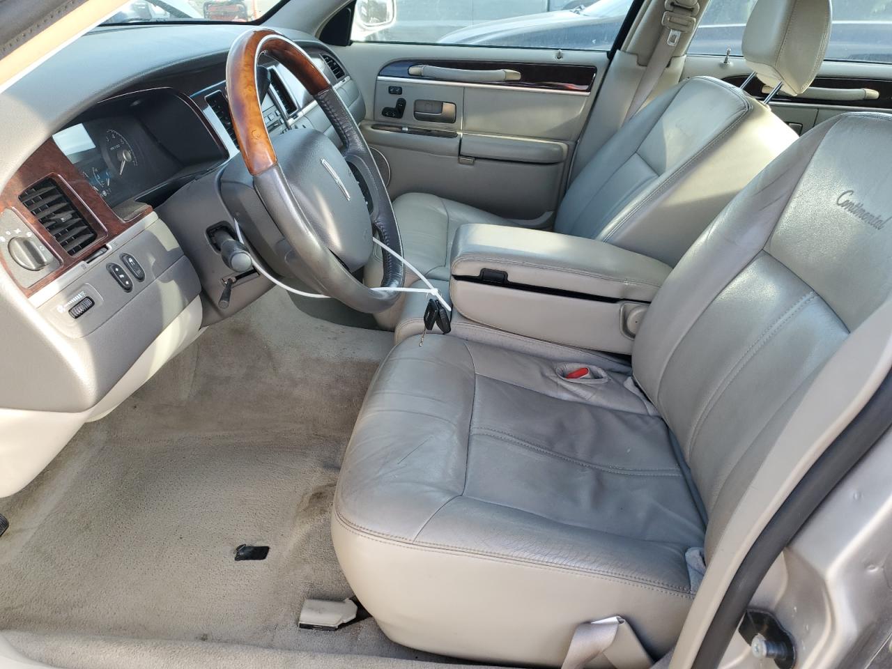 LINCOLN TOWN CAR SIGNATURE LIMITED