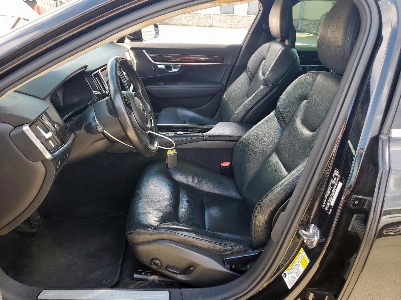 VOLVO S90 T5 MOMENTUM