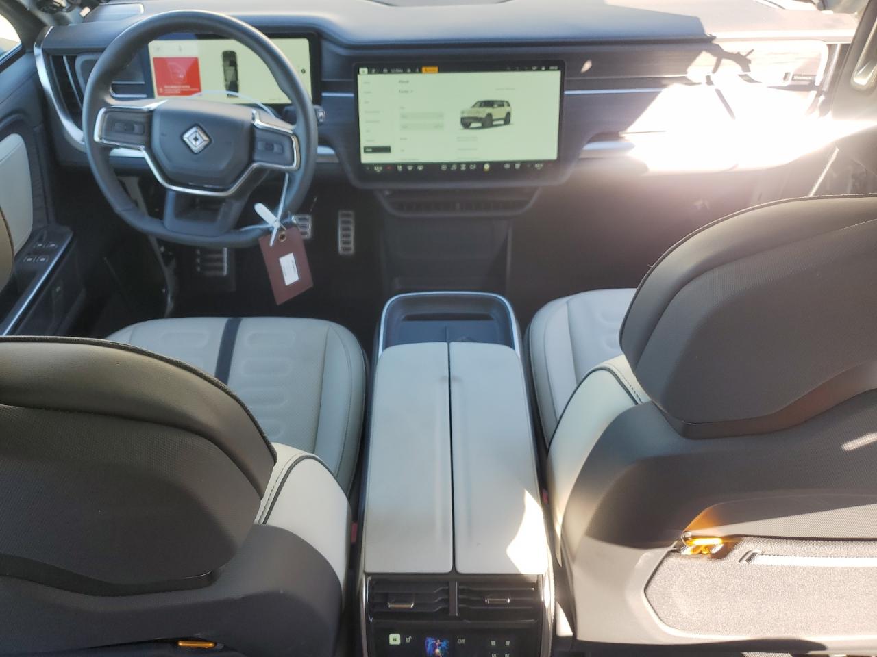 RIVIAN R1S ADVENTURE