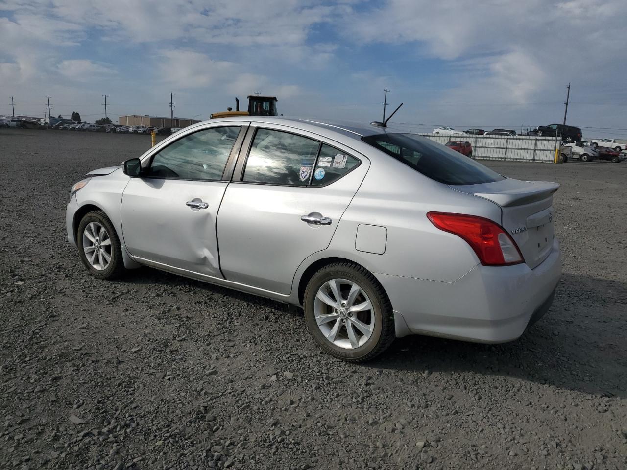 NISSAN VERSA S