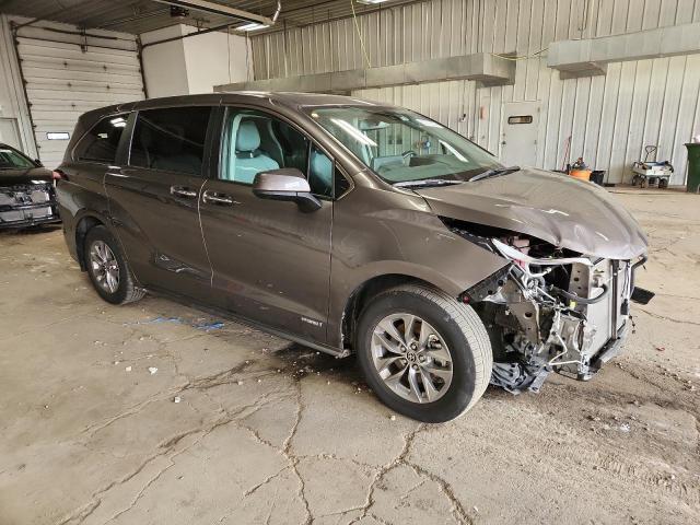 2021 TOYOTA SIENNA XLE - 5TDYRKECXMS016460