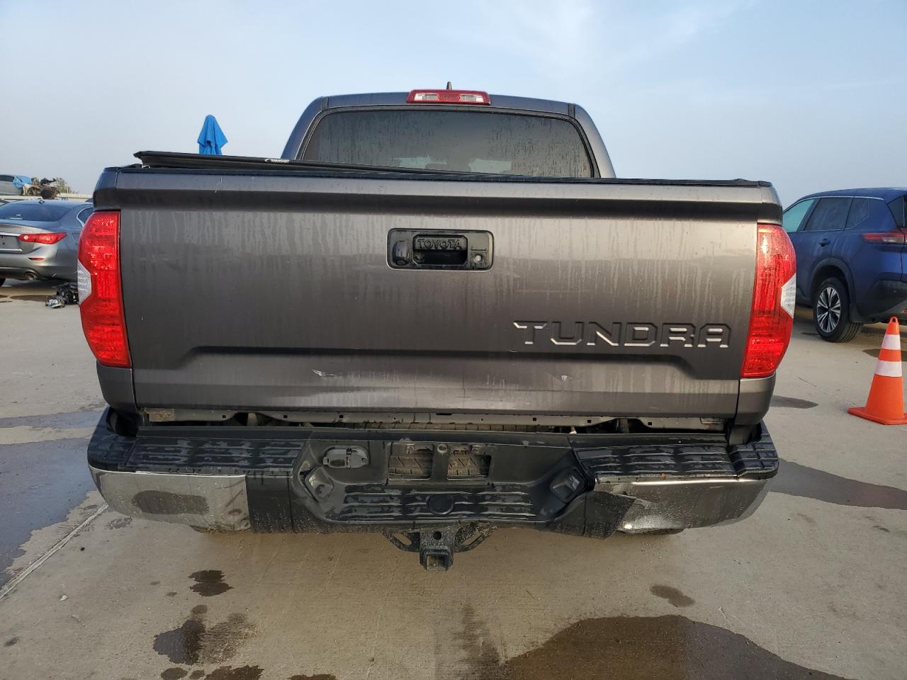 TOYOTA TUNDRA CREWMAX SR5