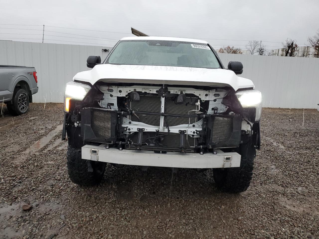 TOYOTA TUNDRA CREWMAX SR