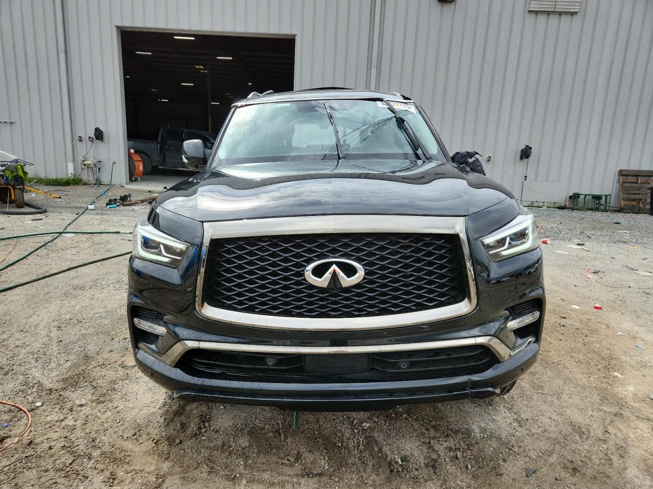 INFINITI QX80 LUXE