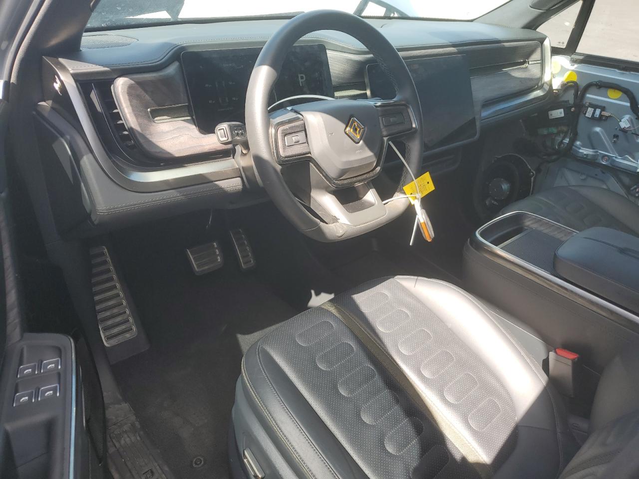 RIVIAN R1T ADVENTURE