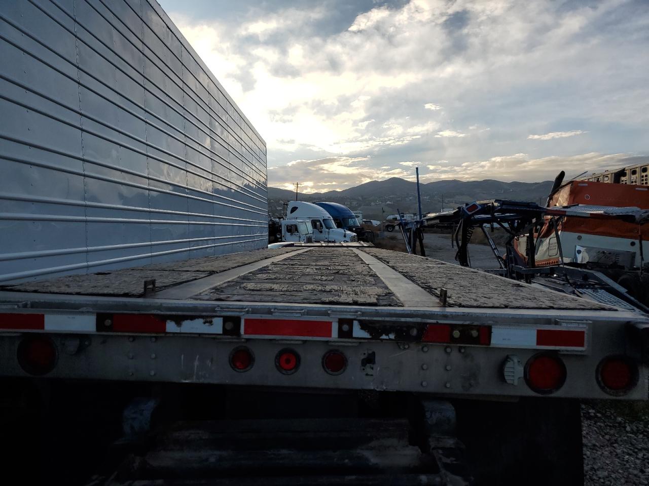 Lot #3279915262 2000 UTILITY 53 FT REEF