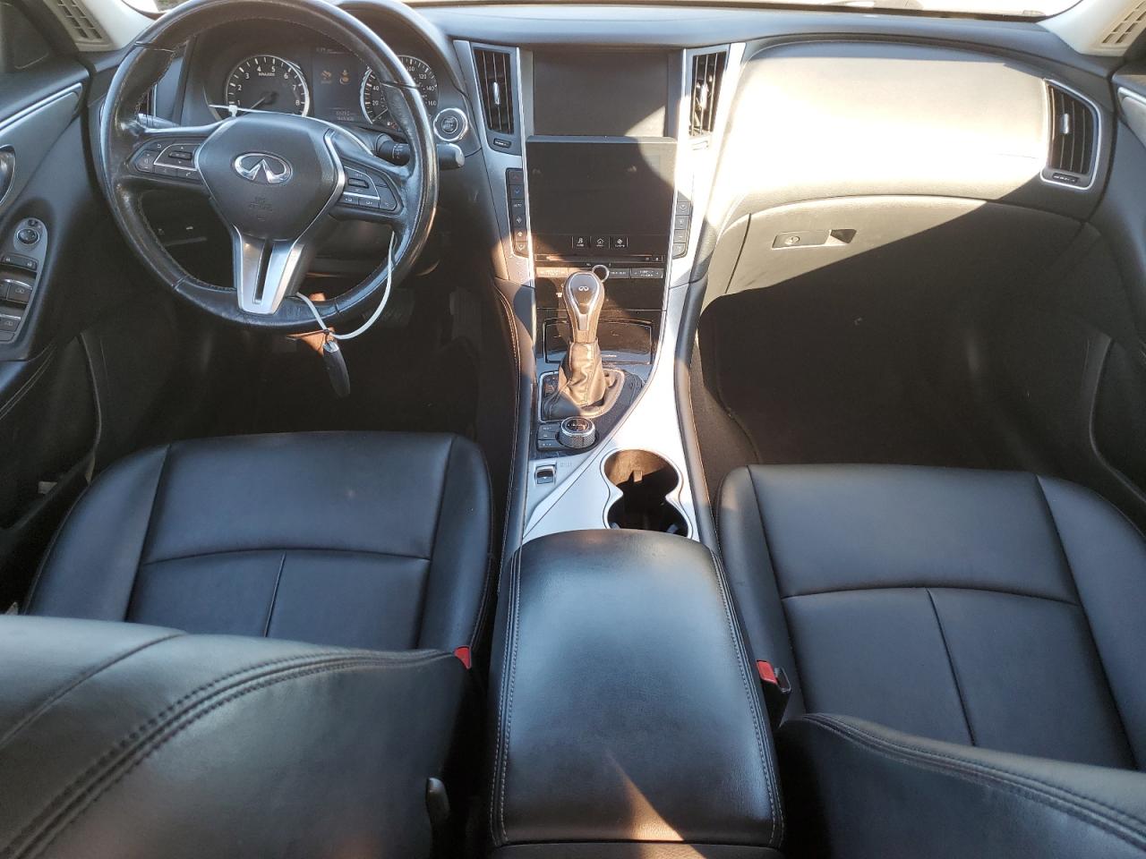 INFINITI Q50 LUXE