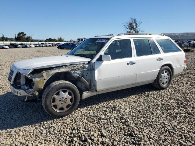 Global Auto Auctions: 1995 MERCEDES-BENZ E320