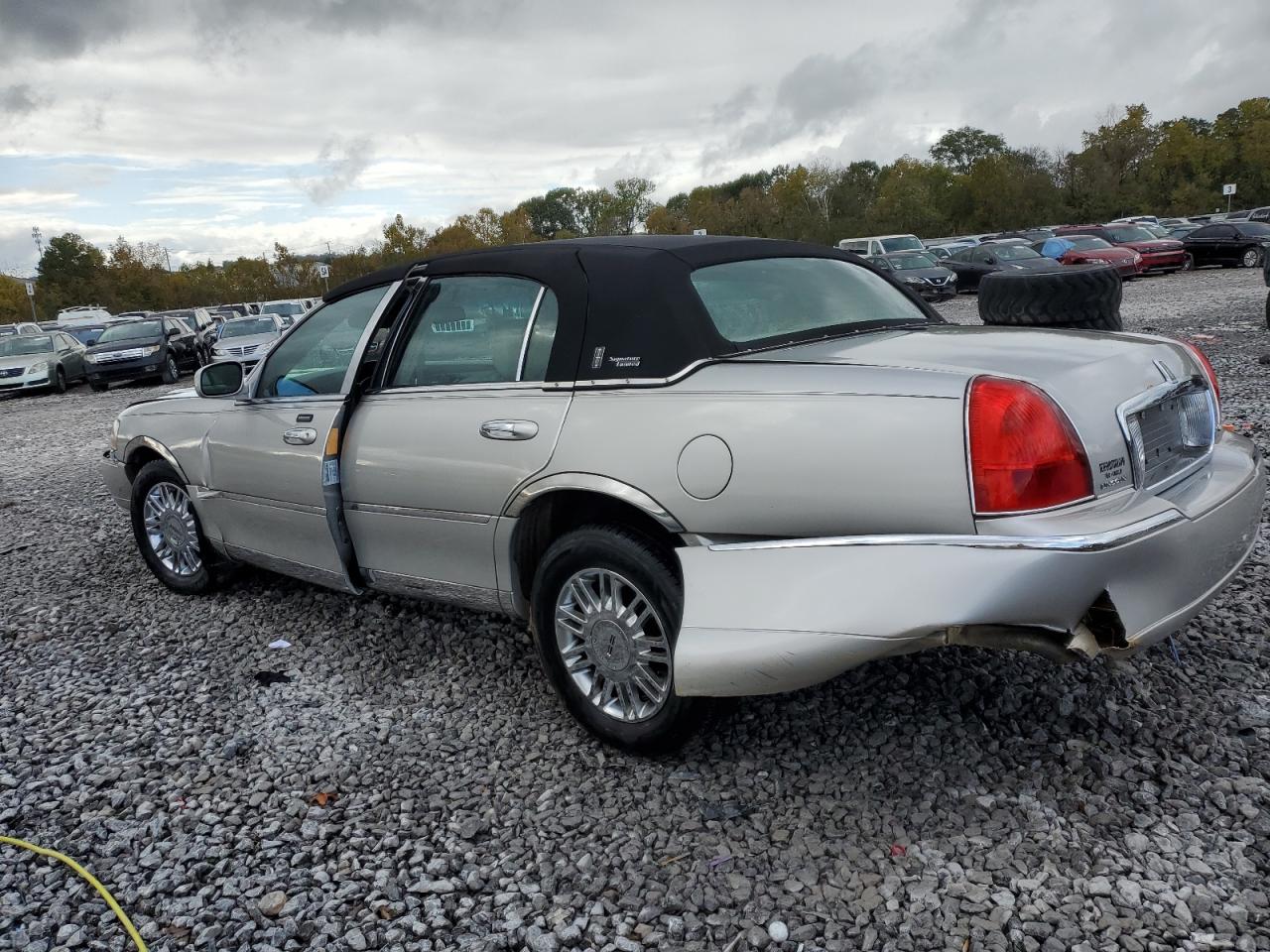 Lot #3285781653 2007 LINCOLN TOWN CAR S