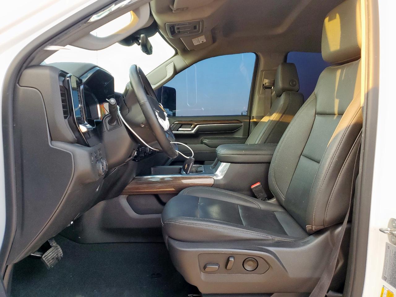 CHEVROLET SILVERADO K3500 LT