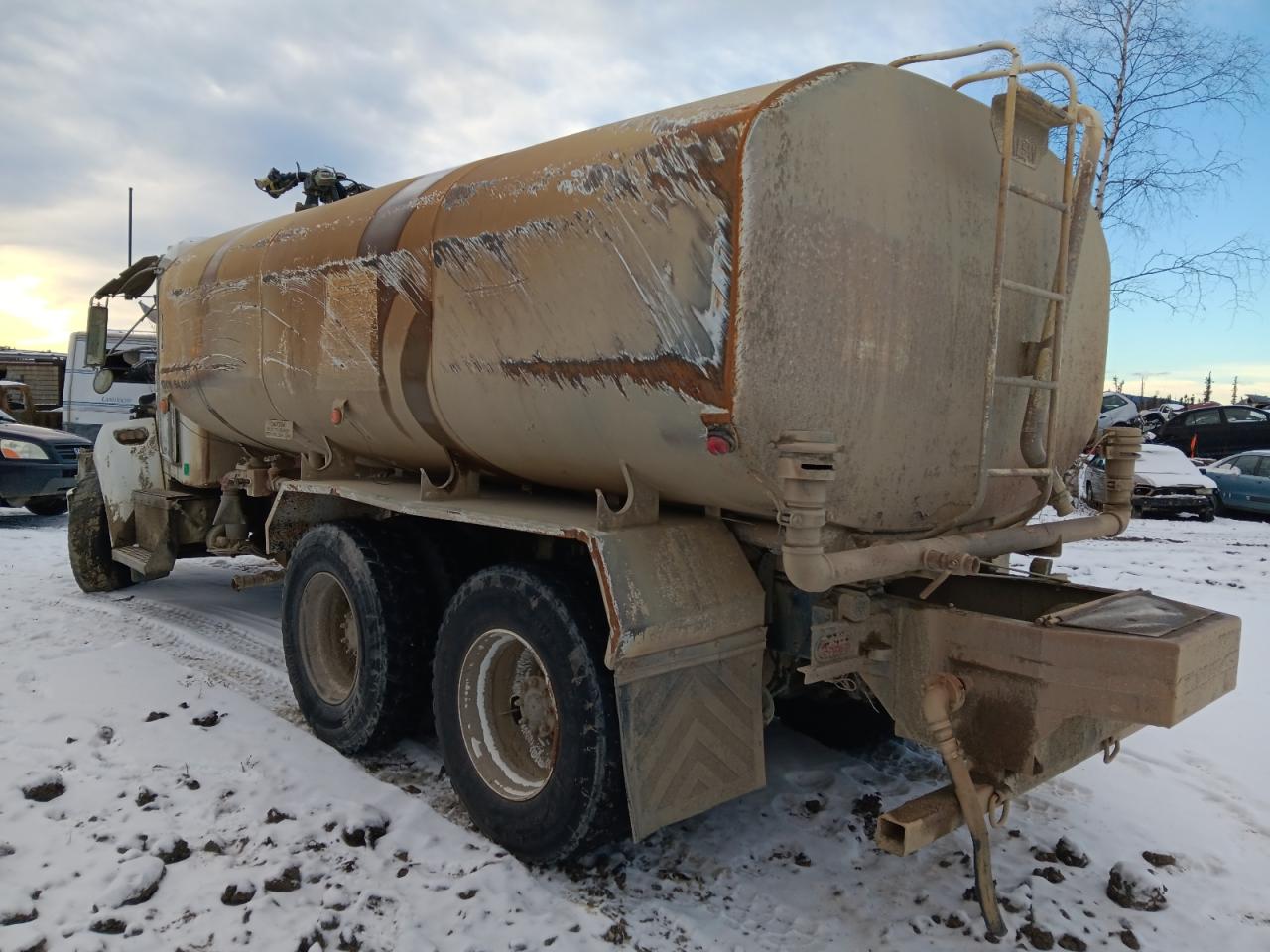 Lot #3297449197 2007 KENWORTH T300