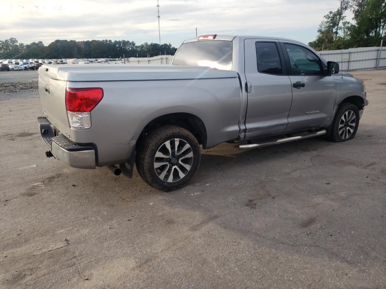 TOYOTA TUNDRA DOUBLE CAB SR5