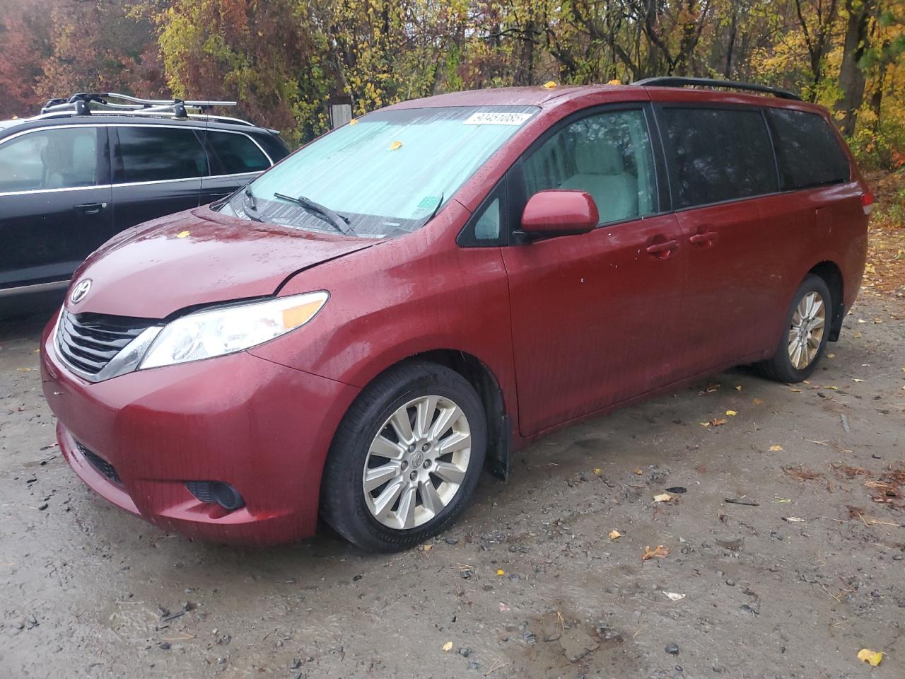 Lot #3280304999 2013 TOYOTA SIENNA LE