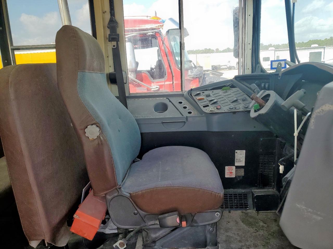 Lot #3275419709 2009 IC CORPORATION CE SERIES SCHOOL